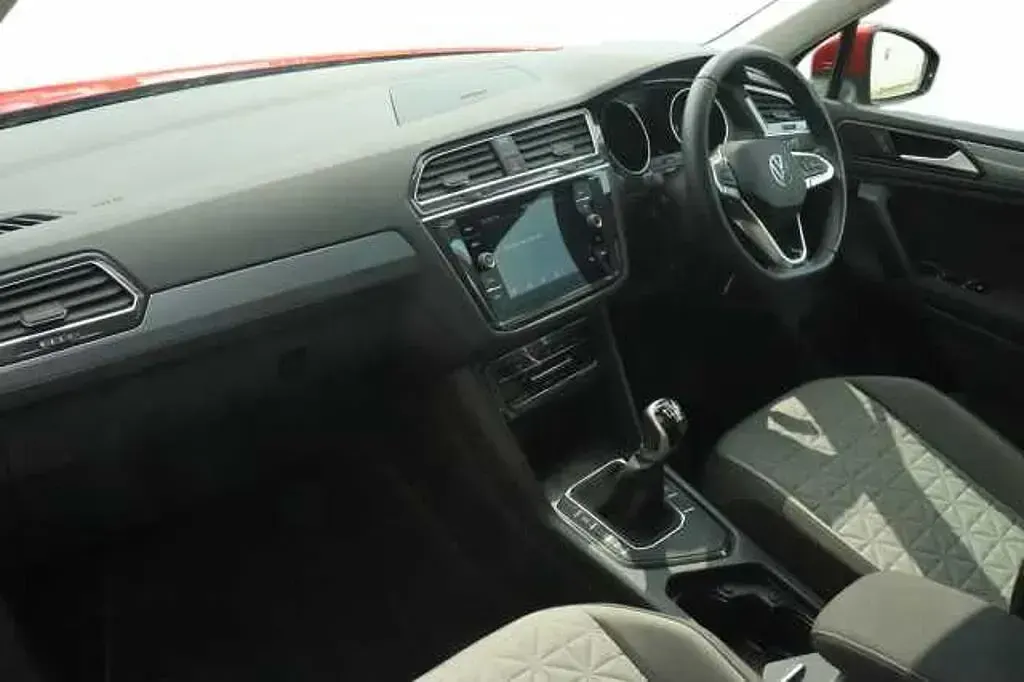 Used VW Tiguan Life 150 HP (110 kW) 2022 Red SUV