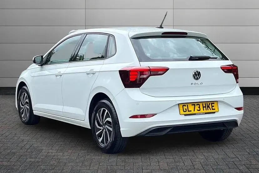 Used VW Polo Life 95 HP (69 kW) 2023 Pure white Hatchback