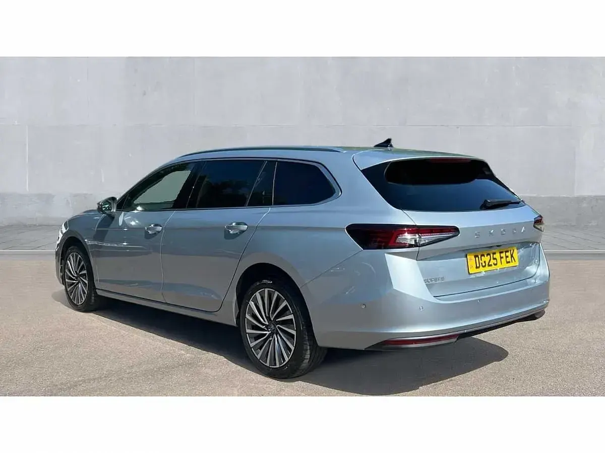 Used Skoda Superb LAURIN & KLEMENT 193 HP (141 kW) 2025 Pebble silver metallic Estate