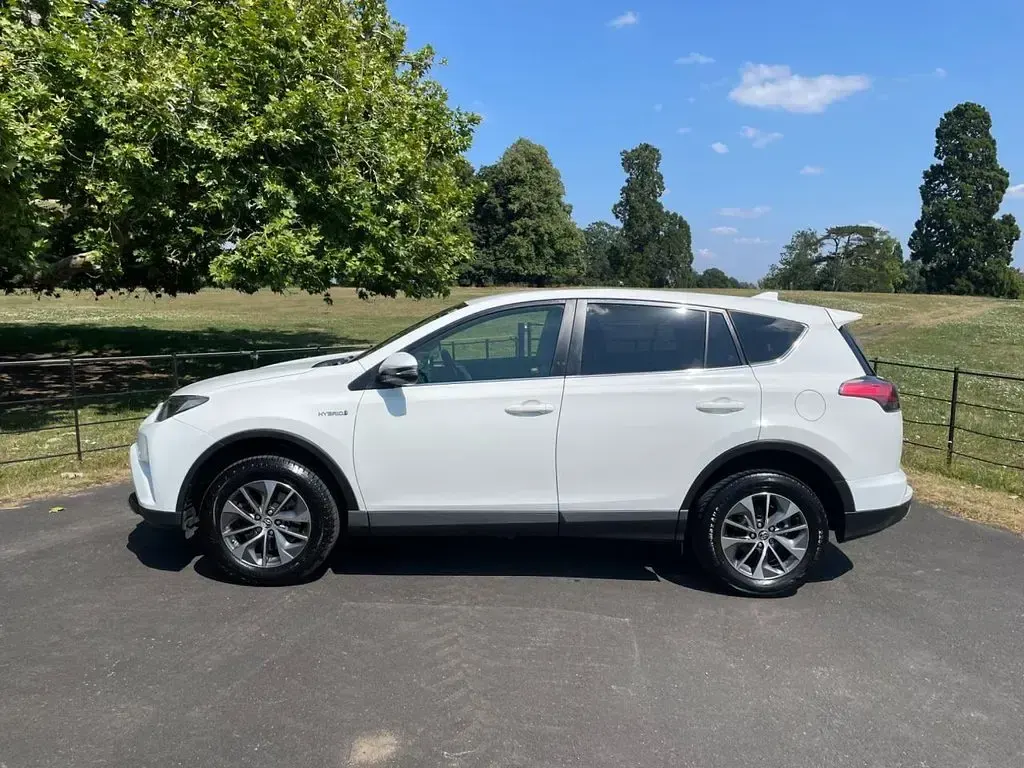 Used Toyota RAV4 Business Edition 197 HP (144 kW) 2016 White SUV