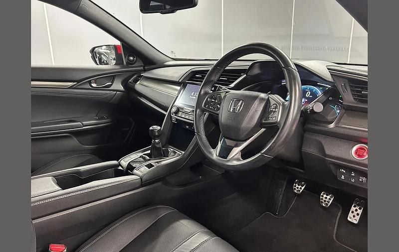 Used Honda Civic EX 127 HP (93 kW) 2019 Red Hatchback