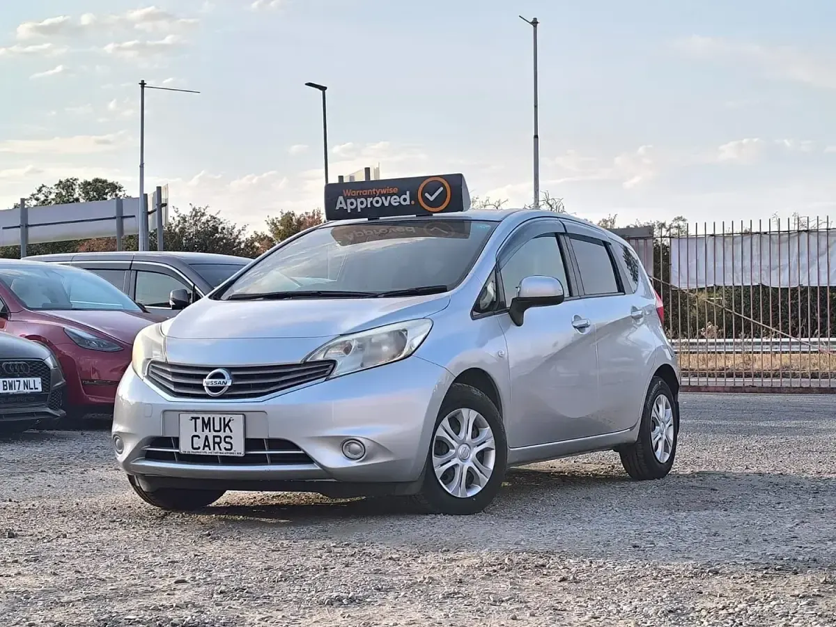 Used Nissan Note 98 HP (72 kW) 2013 Silver Hatchback