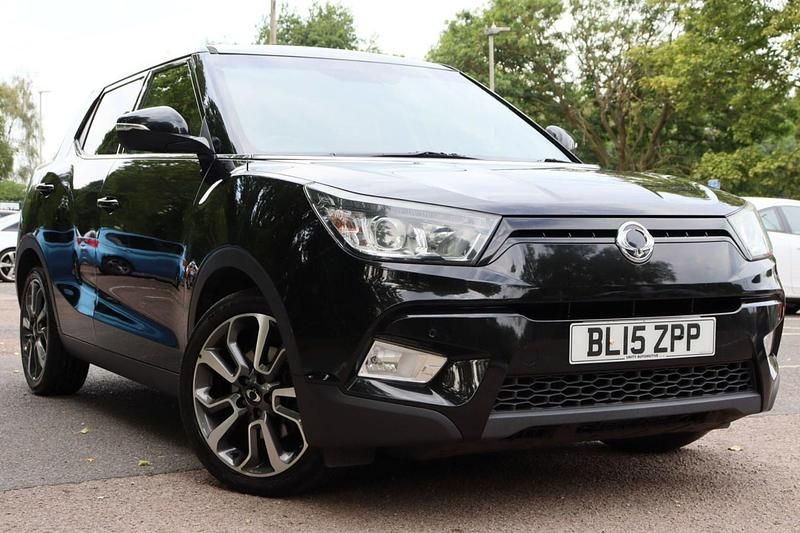 Black Used 2015 Ssangyong Tivoli Hatchback | £3,591 - Image 1/4