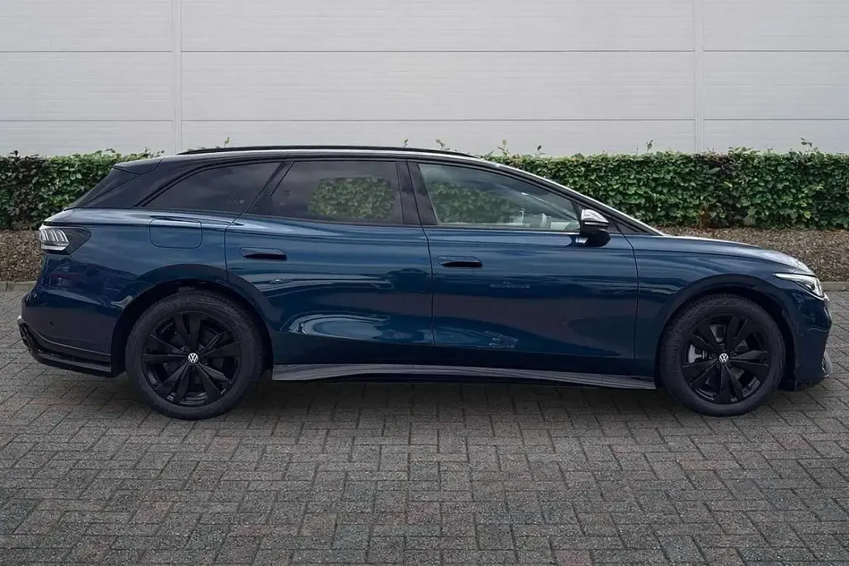New VW ID.7 Pro 210 kW (286 HP) 2026 Aquamarine blue Estate