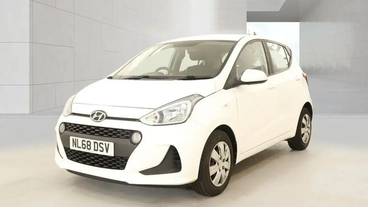Used Hyundai i10 SE 67 HP (49 kW) 2018 White Hatchback