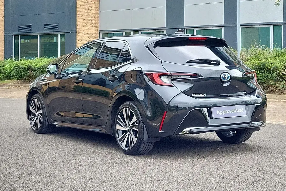 Used Toyota Corolla Design 140 HP (102 kW) 2026 Black Hatchback