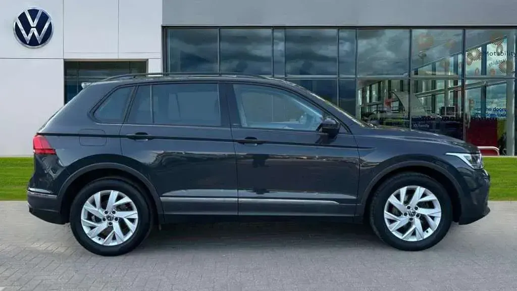 Used VW Tiguan Life 128 HP (94 kW) 2024 Grey SUV