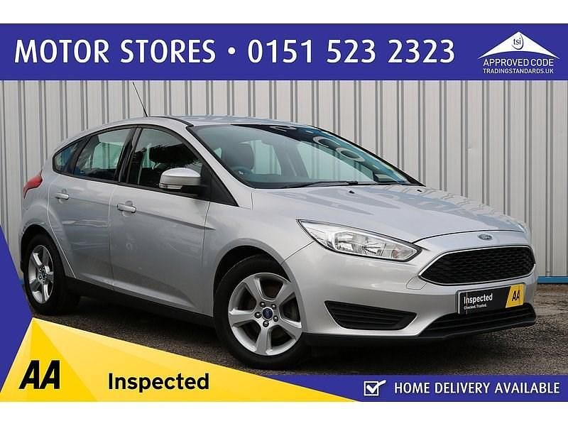 Used Ford Focus Style 120 HP (88 kW) 2015 Silver Hatchback