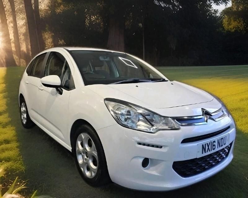 Used Citroën C3 PureTech 82 HP (60 kW) 2016 White Hatchback