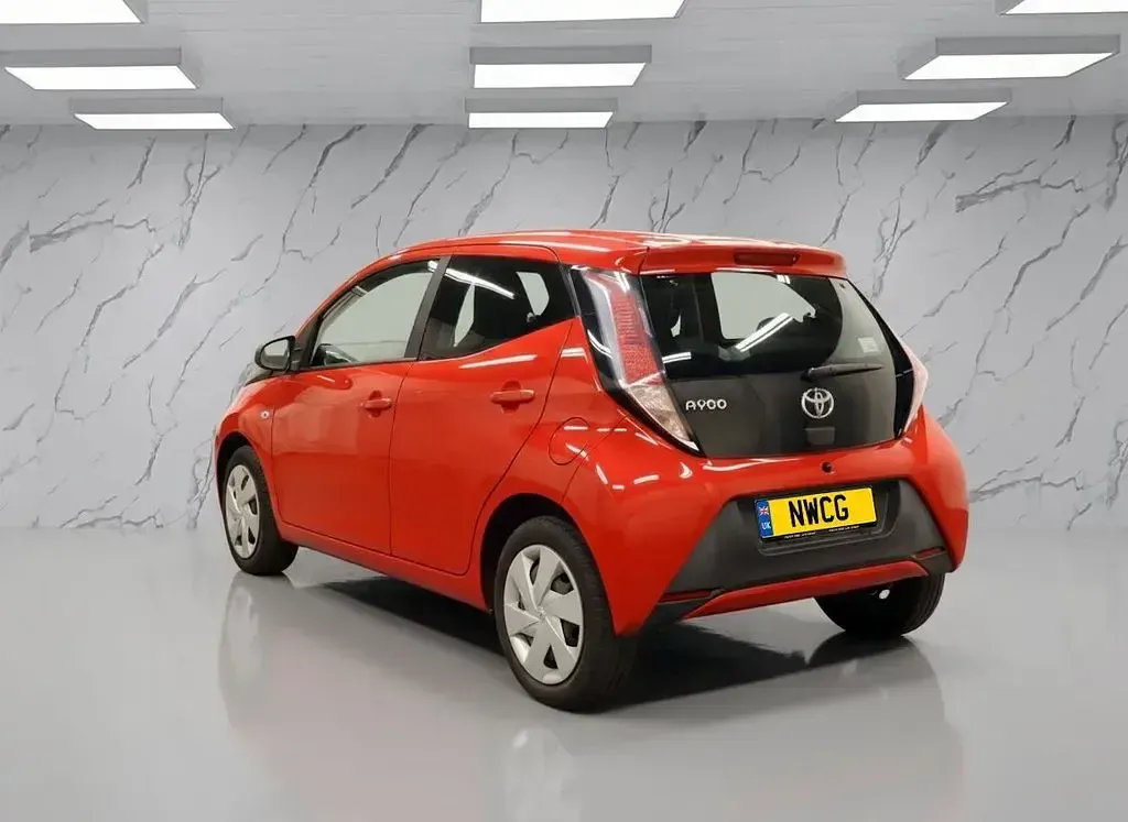 Used Toyota Aygo X-play 68 HP (50 kW) 2017 Red Hatchback