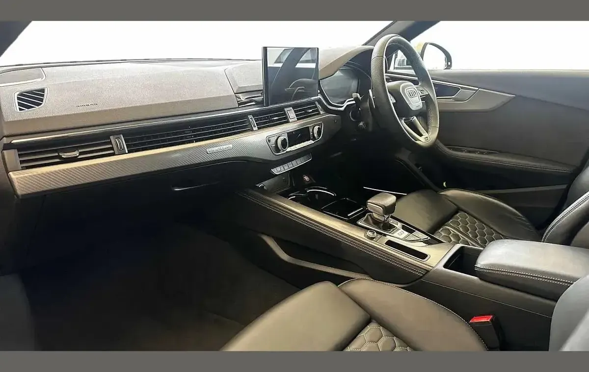Used Audi RS4 Design 444 HP (326 kW) 2024 Black Estate