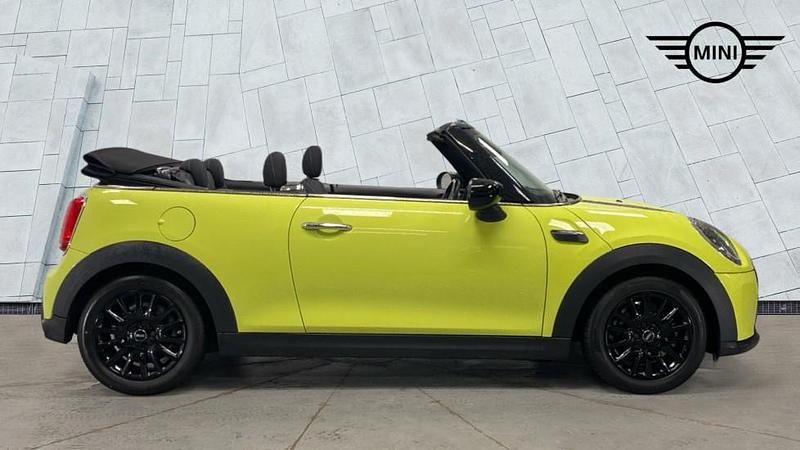 Used Mini Cooper Classic 134 HP (98 kW) 2023 Yellow Hatchback