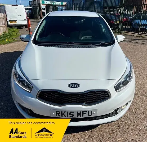 Używany Kia Ceed 126 KM (92 kW) 2015 Biały Hatchback
