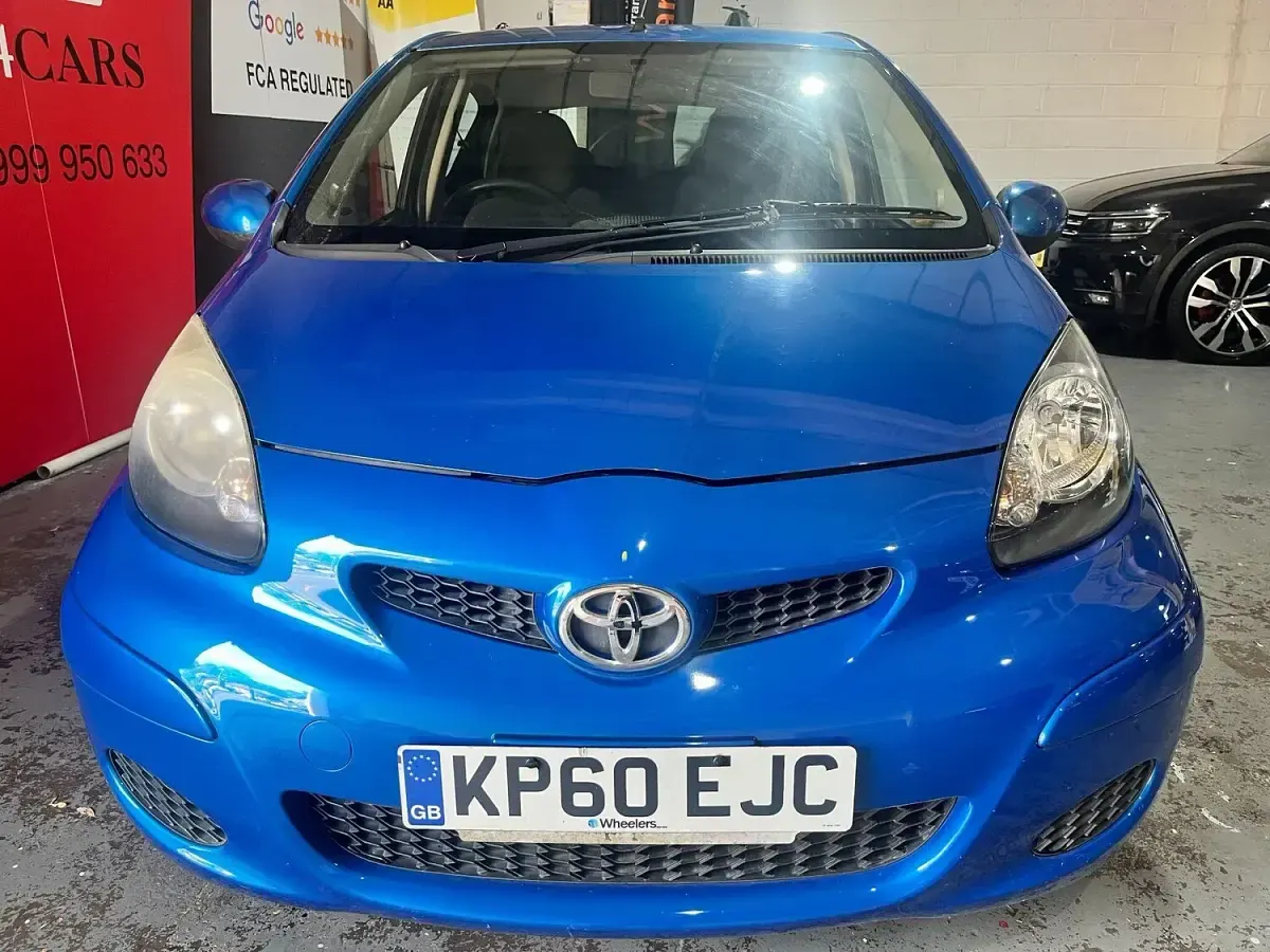 Used Toyota Aygo 67 HP (49 kW) 2010 Blue Hatchback