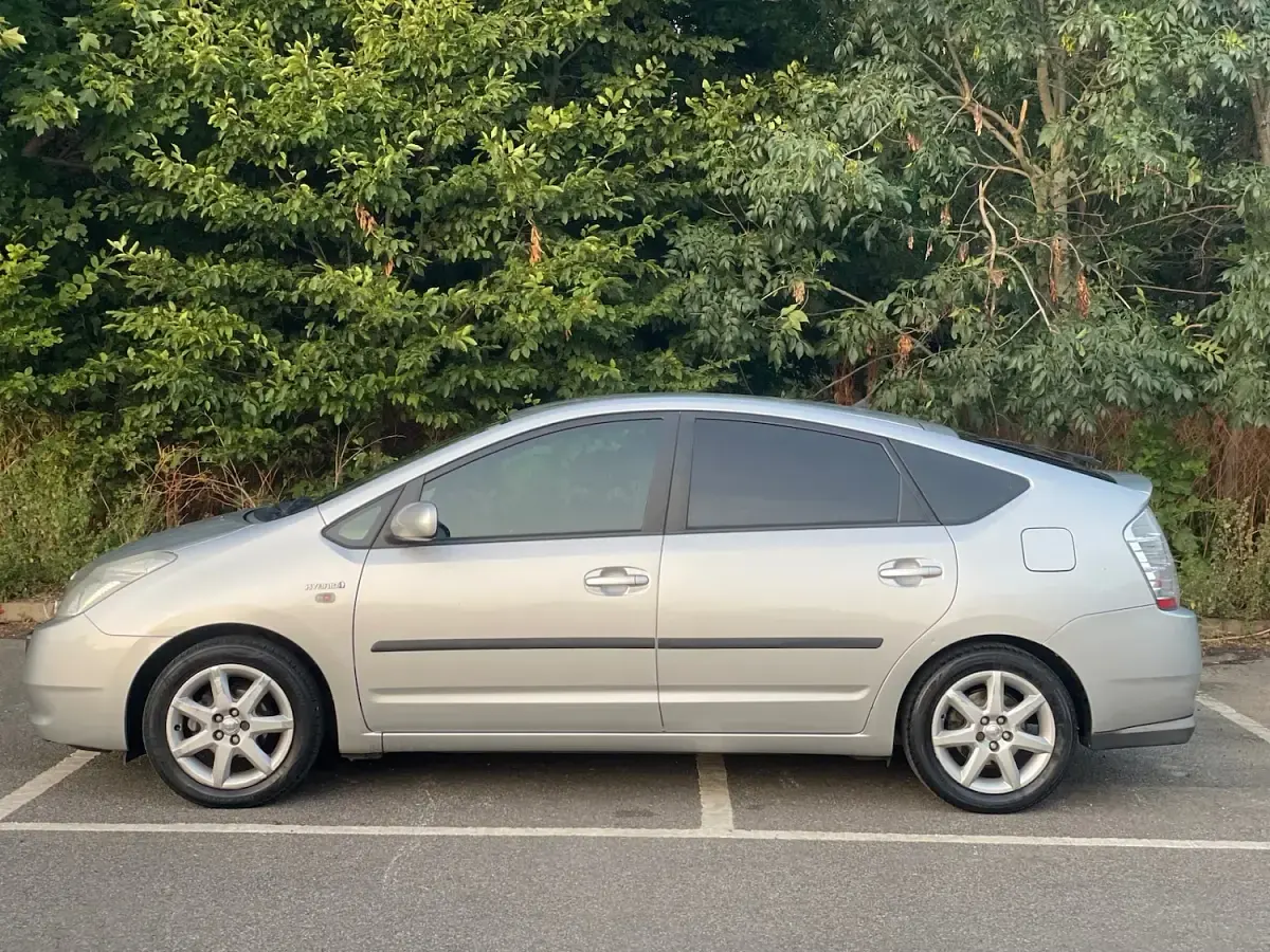 Used Toyota Prius 76 HP (55 kW) 2008 Silver Hatchback