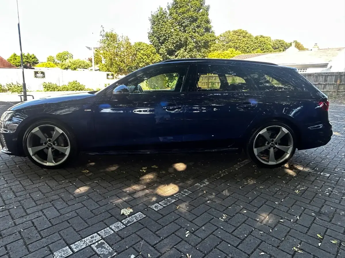 Used Audi A4 Black Edition 190 HP (139 kW) 2020 Blue Estate