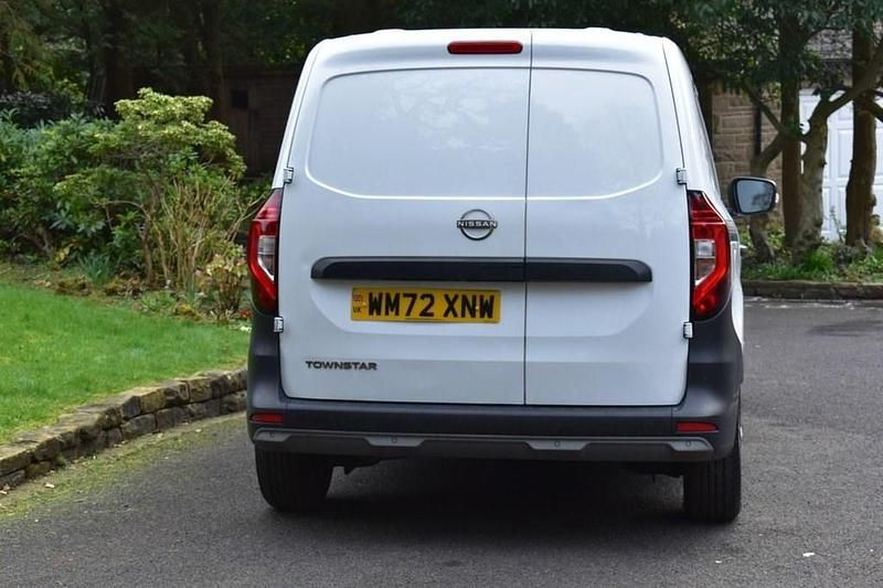 Used Nissan Townstar Acenta 130 HP (95 kW) 2023 White Van