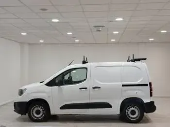 Begagnad Vauxhall Combo Edition 100 HK (73 kW) 2021 Vit Minibuss