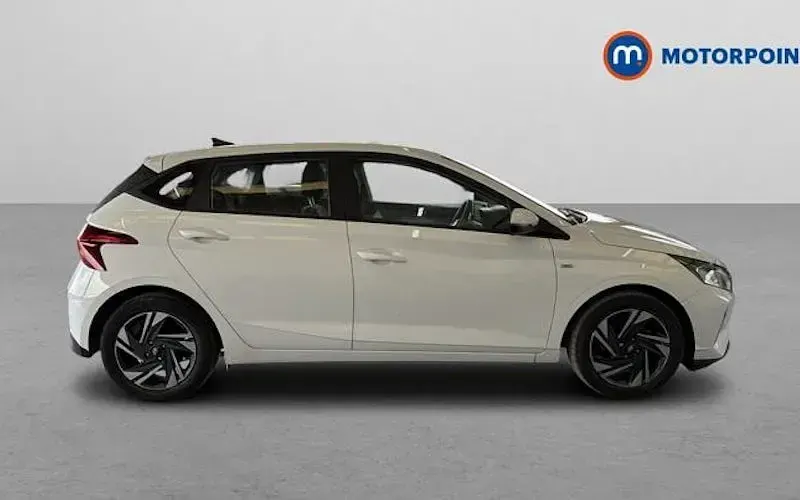 Used Hyundai i20 SE 101 HP (74 kW) 2022 White Hatchback
