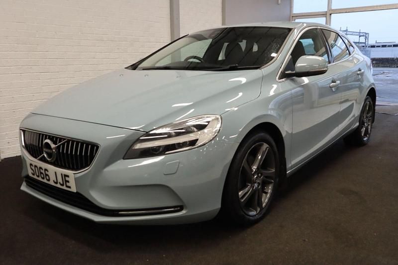 Blue Used 2016 Volvo V40 Inscription Hatchback | £6,250 (Fair price) - Image 1/4