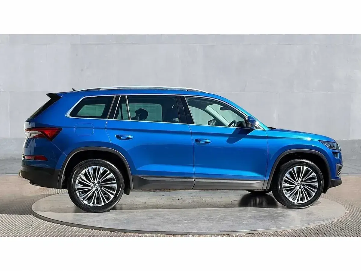 Used Skoda Kodiaq SE L Executive 150 HP (110 kW) 2023 Race blue metallic SUV