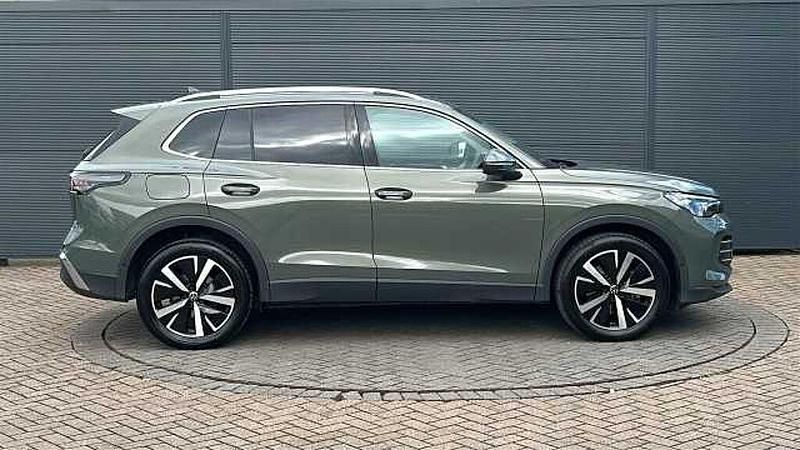 Used VW Tiguan Elegance 150 HP (110 kW) 2025 Green SUV