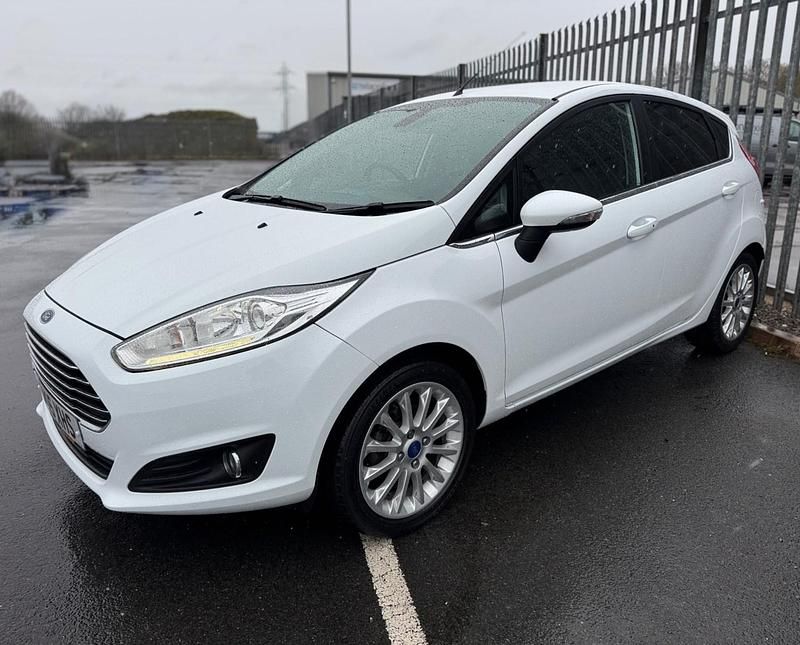 Usado Ford Fiesta Titanium X 95 CV (69 kW) 2015 Blanco Utilitario