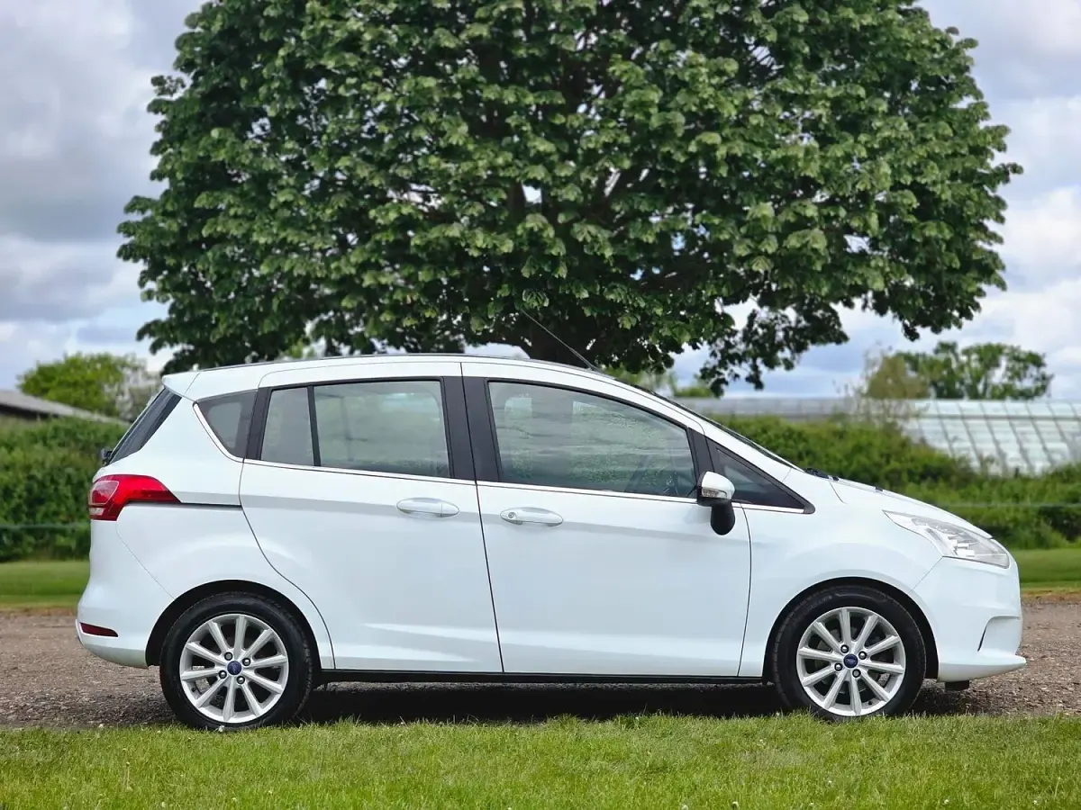 Used Ford B-MAX Titanium 105 HP (77 kW) 2016 White MPV