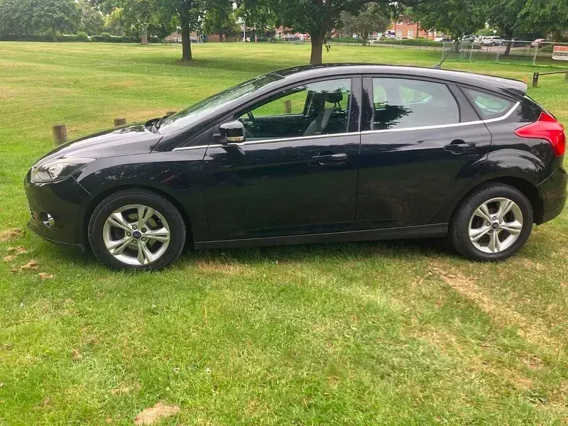 Used Ford Focus Zetec 125 HP (91 kW) 2012 Black Hatchback