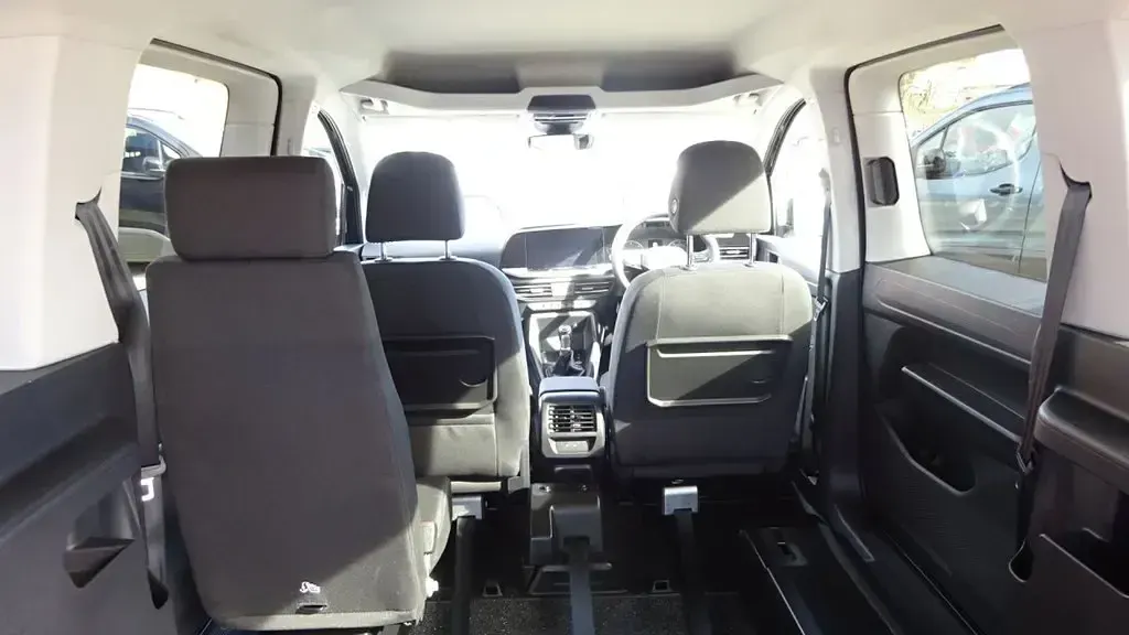 Used Ford Grand Tourneo Connect Titanium 122 HP (89 kW) 2024 Black MPV