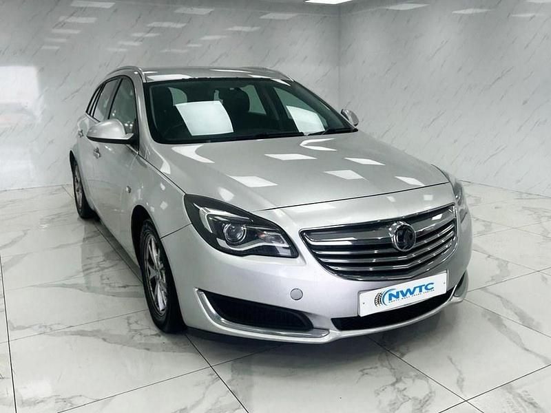 Second-hand Vauxhall Insignia Design Edition 140 CP (102 kW) 2014 Argintiu Break