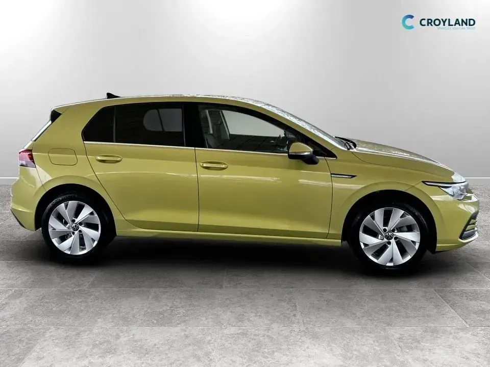 Second-hand VW Golf VII Style 150 CP (110 kW) 2020 Galben Hatchback