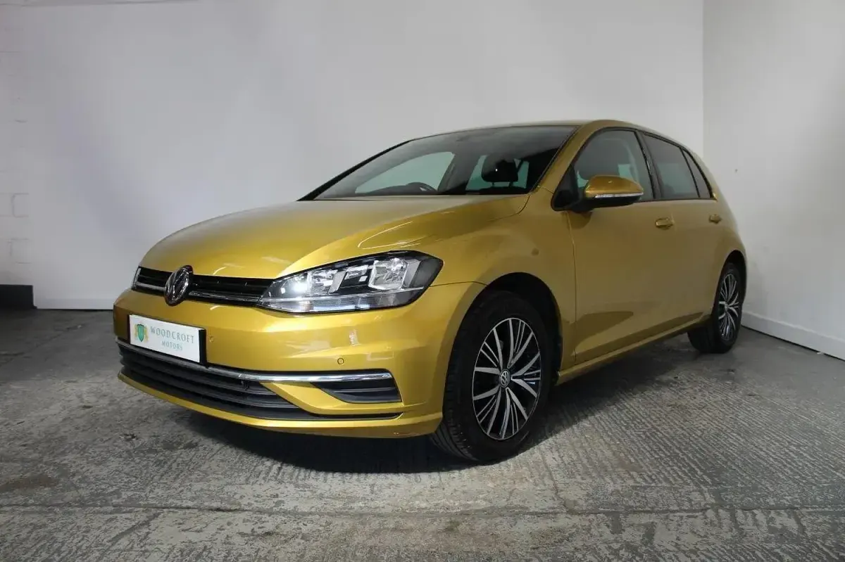 Used VW Golf VII SE 125 HP (91 kW) 2017 Yellow Hatchback