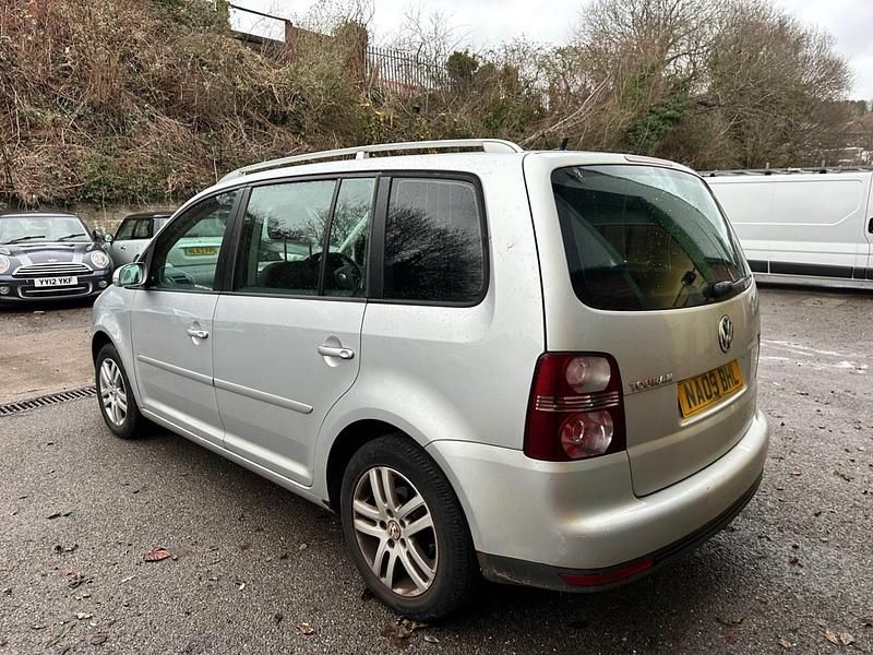 Used VW Touran SE 105 HP (77 kW) 2009 Silver MPV