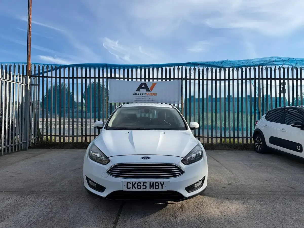 Used Ford Focus Zetec 2015 White Hatchback