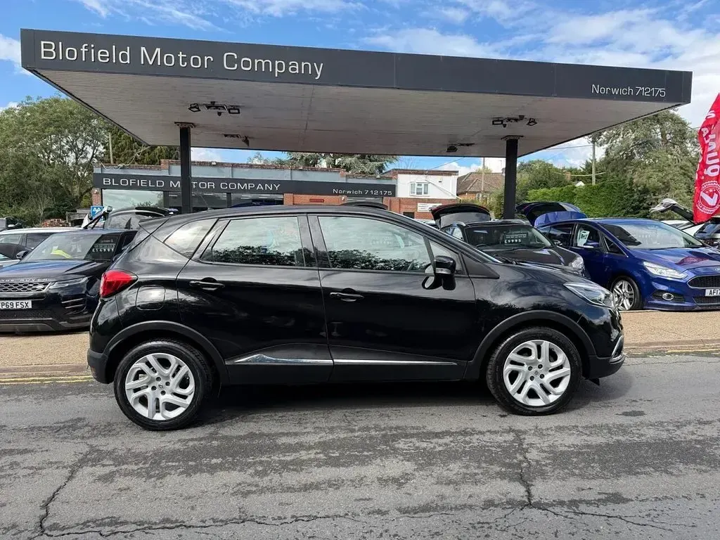 Used Renault Captur Dynamique 90 HP (66 kW) 2015 Black SUV