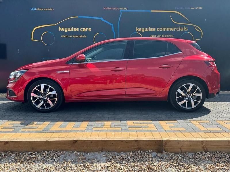 Used Renault Mégane IV Dynamique 110 HP (80 kW) 2016 Red Hatchback