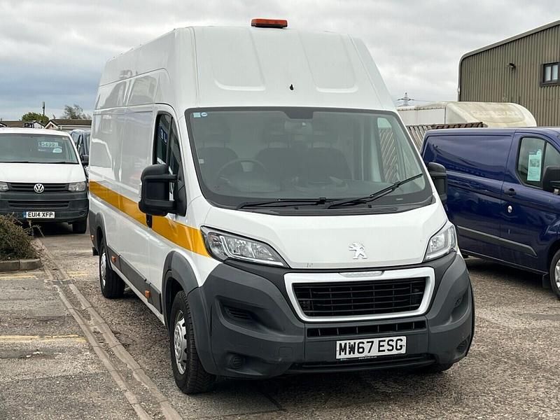 Second-hand Peugeot Boxer 130 CP (95 kW) 2018 Alb Van