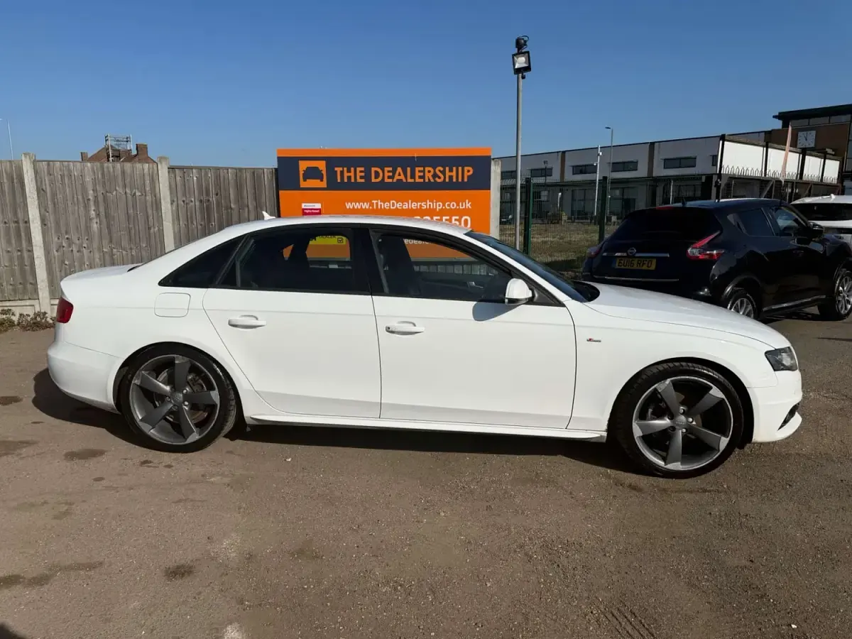 Second-hand Audi A4 Black Edition 170 CP (125 kW) 2011 Alb Berlinǎ