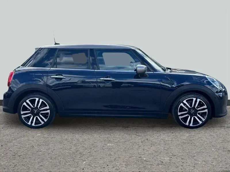 Usado Mini Cooper Exclusive 134 HP (98 kW) 2023 Preto Citadino