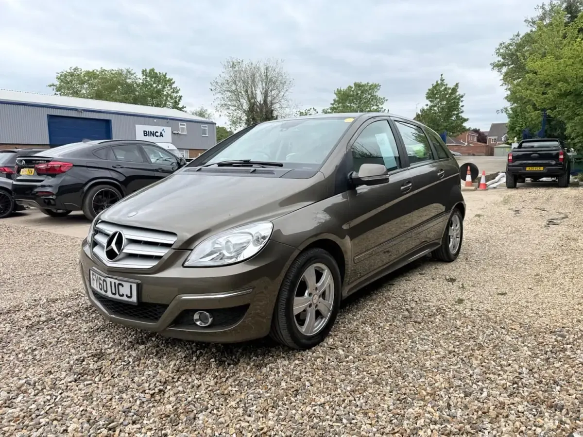 Begagnad Mercedes B180 SE 2010 Brun Minibuss