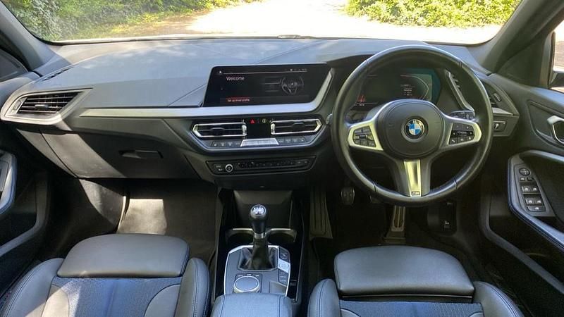 Used BMW 118 M Sport 134 HP (98 kW) 2022 White Hatchback