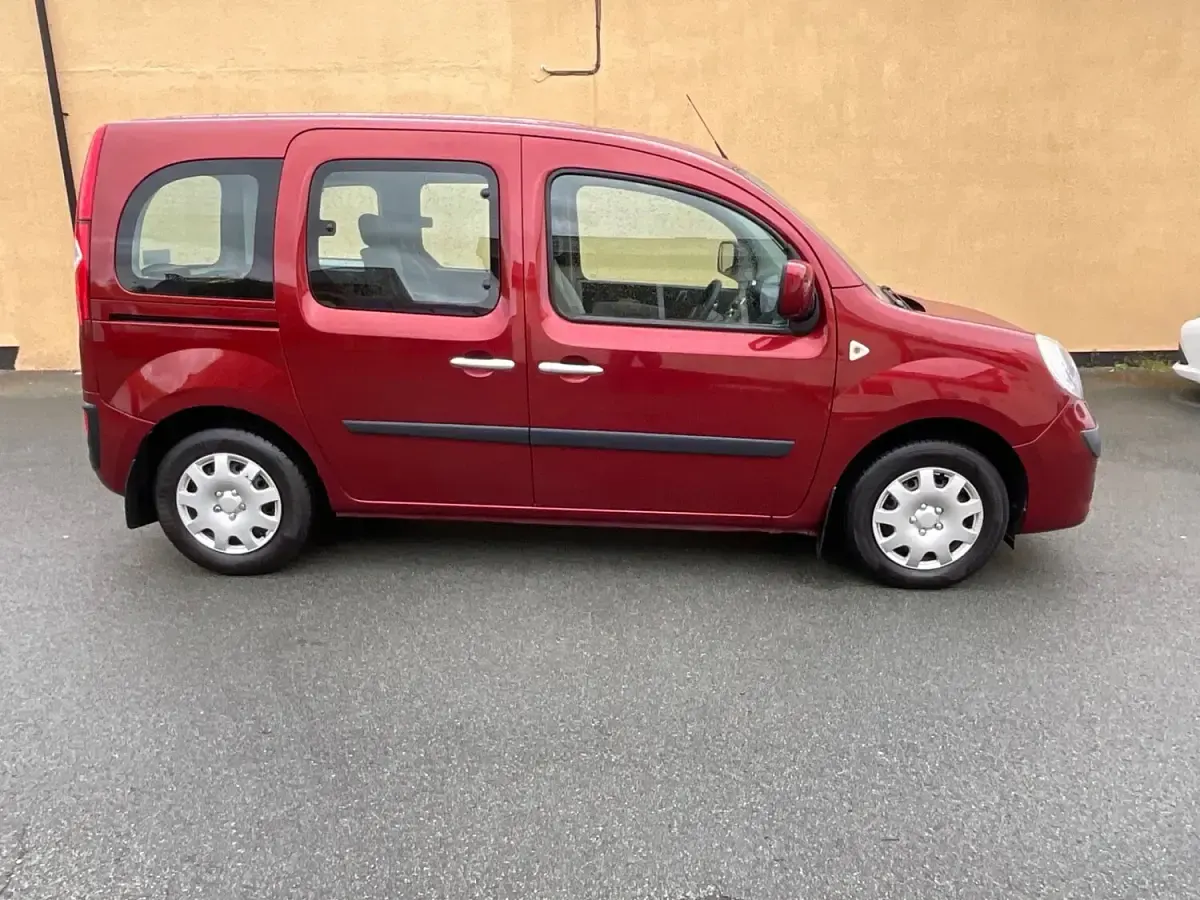 Used Renault Kangoo Expression 2011 Red MPV