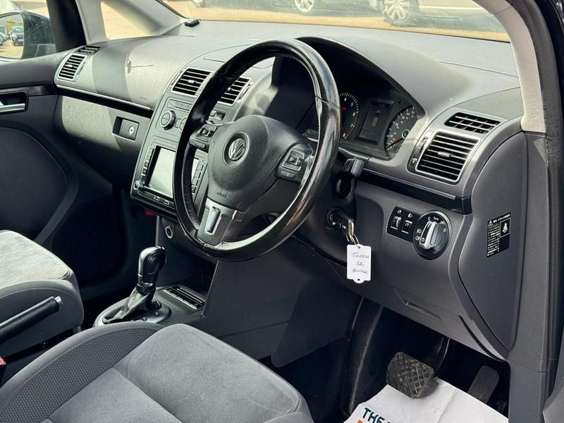 Used VW Touran Match 138 HP (101 kW) 2023 Black MPV