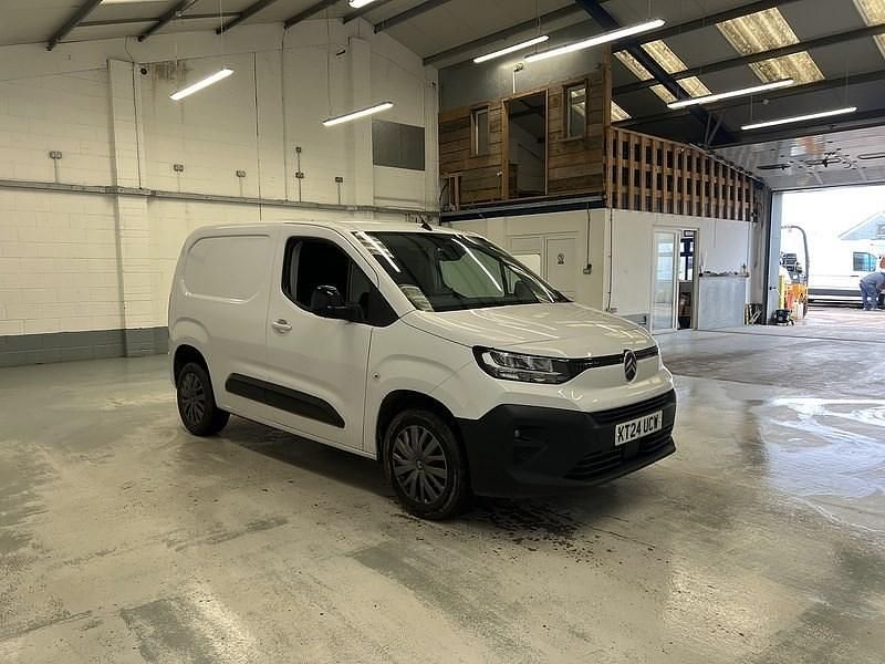 Used Citroën Berlingo 100 HP (73 kW) 2024 White MPV