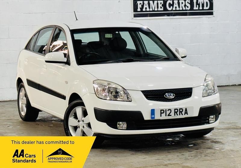 Used Kia Rio 2009 White Hatchback