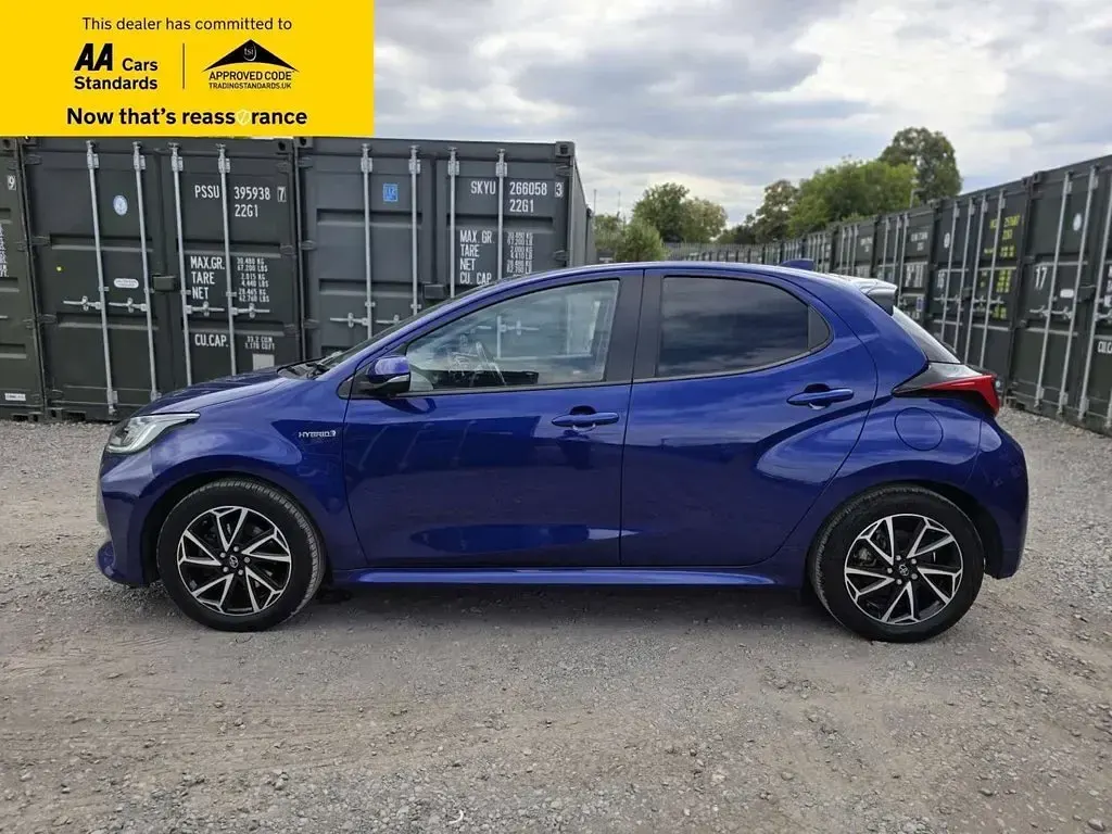 Used Toyota Yaris Design 116 HP (85 kW) 2021 Blue Hatchback