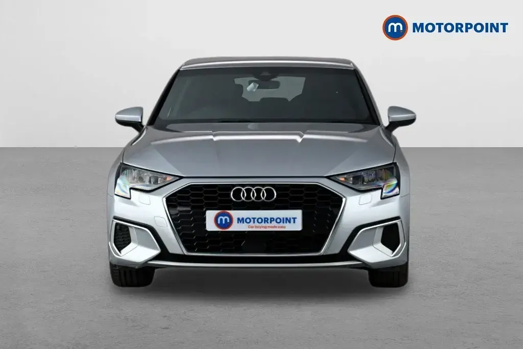 Begagnad Audi A3 Sport 2024 Silver Halvkombi