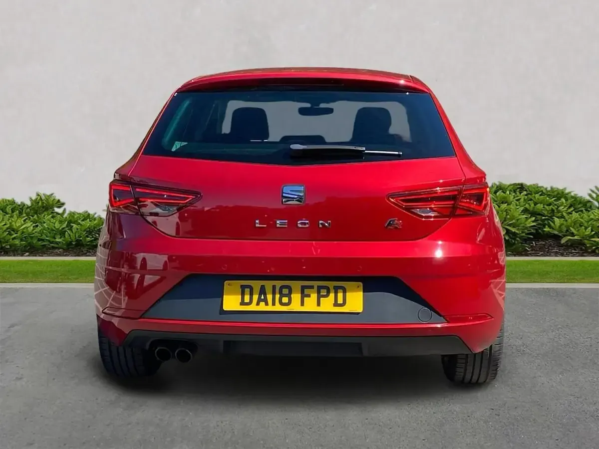 Begagnad Seat Leon FR 125 HK (91 kW) 2018 Röd Halvkombi