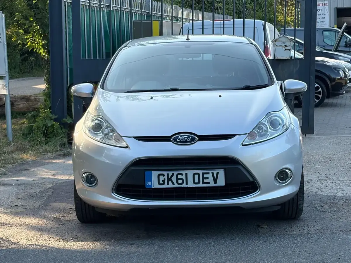 Used Ford Fiesta Zetec 82 HP (60 kW) 2011 Silver Hatchback